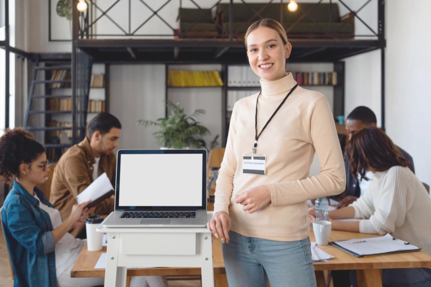 Ufficio moderno con documenti digitali e tecnologia